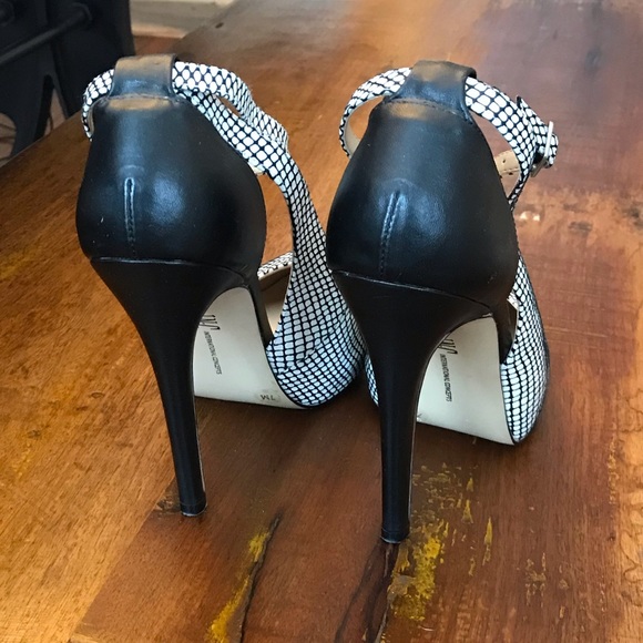 Fishnet heels - Picture 3 of 3